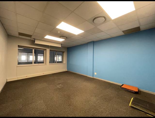 1,319M² OFFICE TO LET IN SANDTON CENTRAL